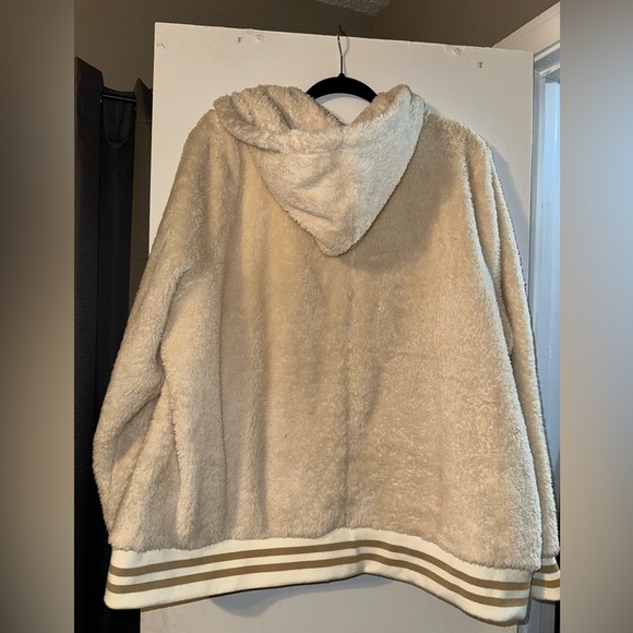 Fuzzy soft jacket - Picture 2 of 3